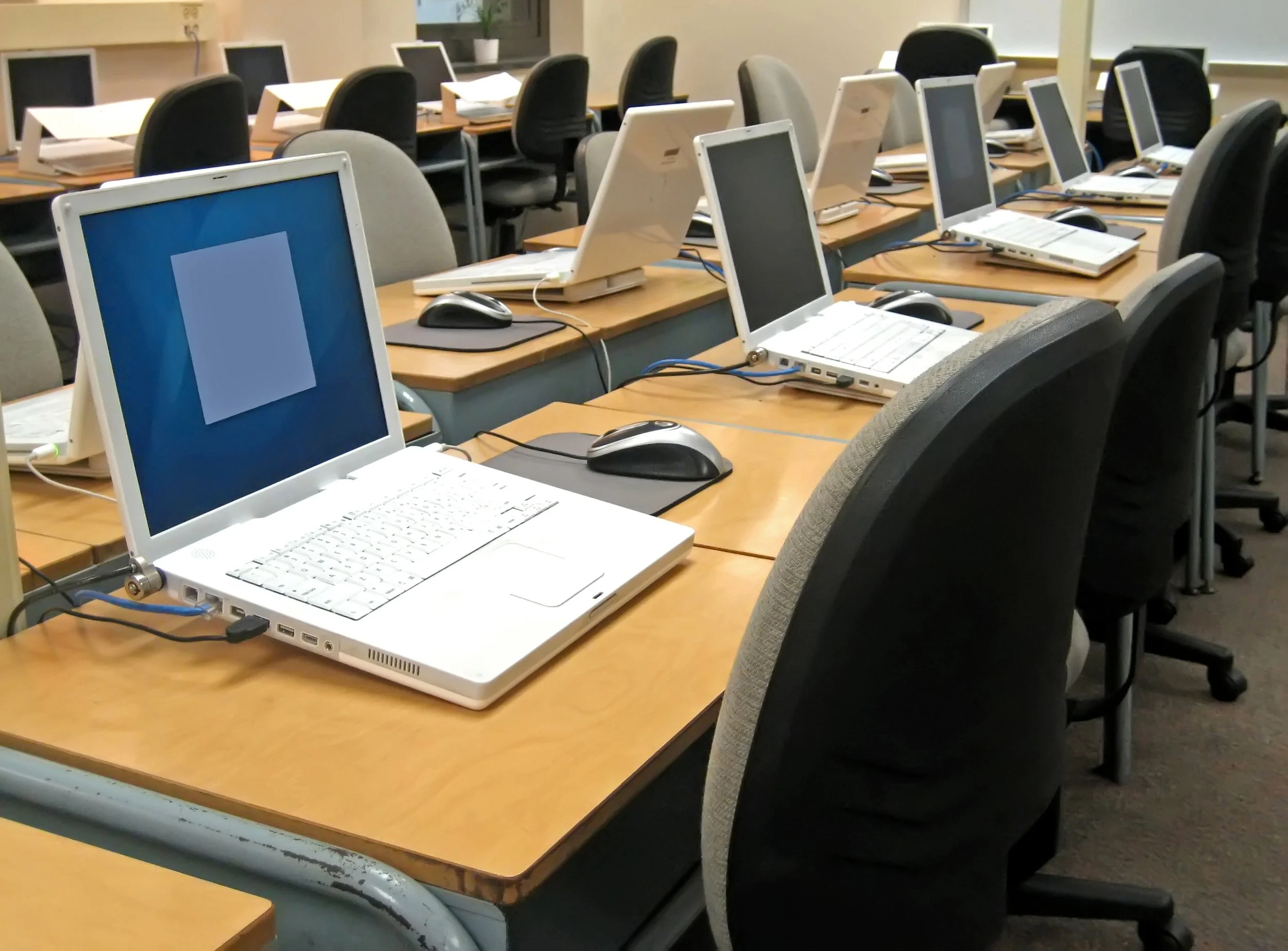 Using AI in Classrooms: Benefits and Safety