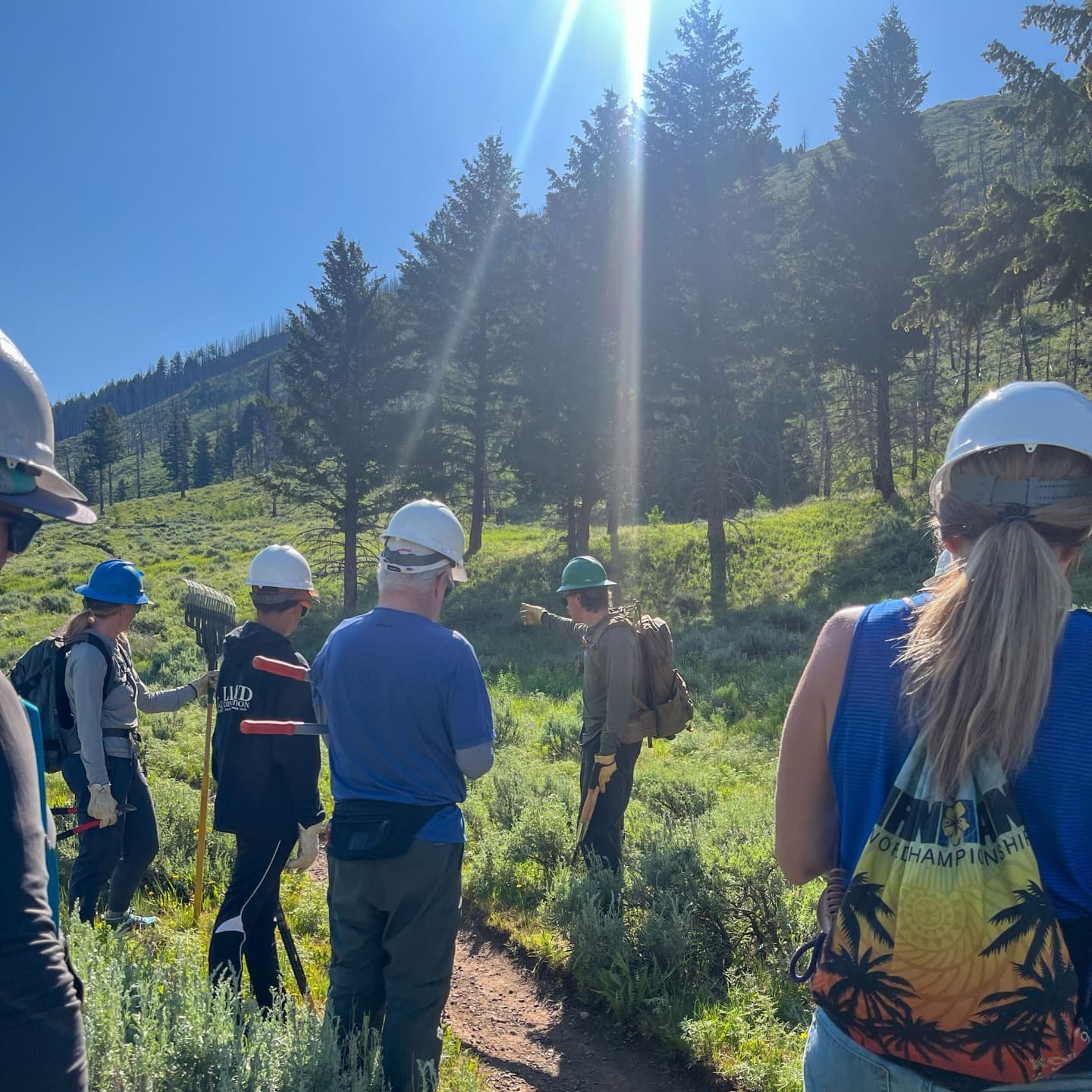 On Friday, we had surprisingly ideal temps and 14 awesome volunteers from Windermere Sun Valley join us to brush back sage and clear .71 miles of trail corridor. Along the way, we shared great conversations, identified native plants, and wrapped it a