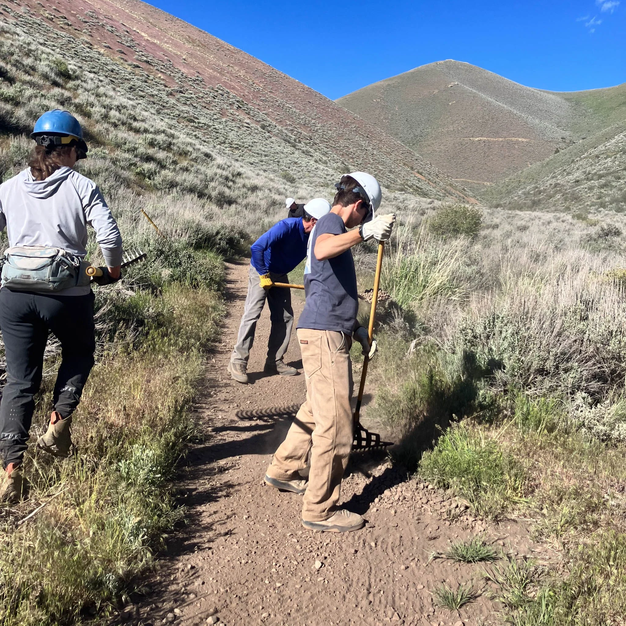 Kicking Off Volunteer Season on Hang Tight / Hang Loose