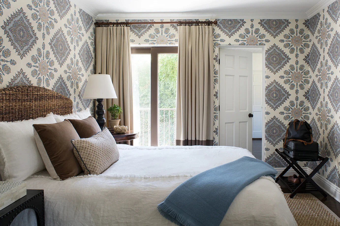 Guest-Bedroom-Neutral-Palette-Bold-Ornate-Wallpaper-Perfitt-Richards.webp