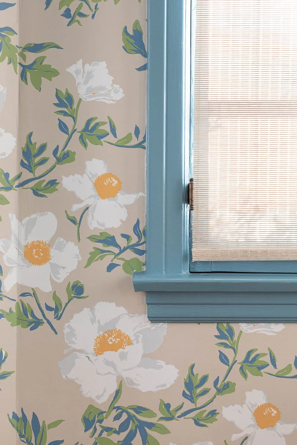 11-Vintage-Inspired-Poppy-Wallpaper-Perfitt-Richards-Interior-Design.webp