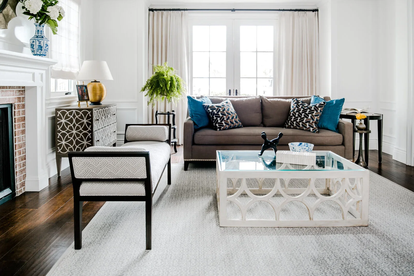 Easy-Transitional-Contemporary-Living-Room-Perfitt-Richards-Interior-Design.webp