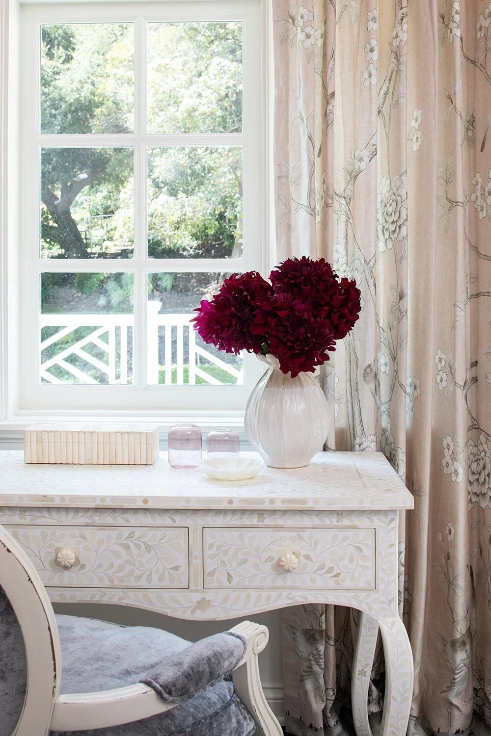 Elegant-Teen-Girl-Bedroom-Desk-Perfitt-Richards-Design.webp