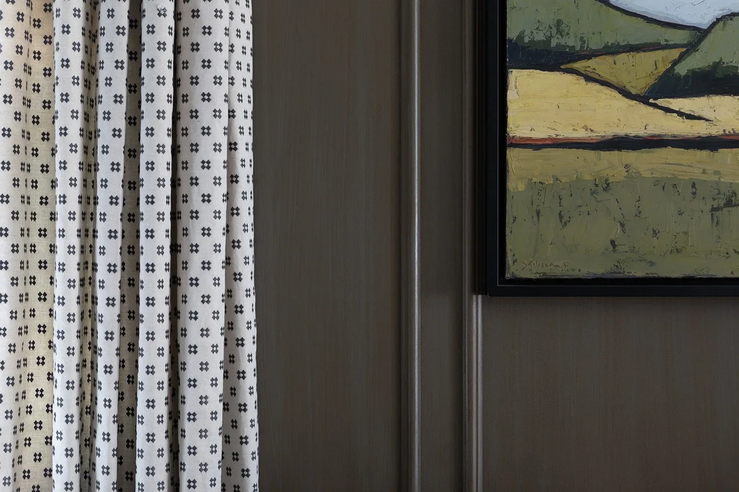 20-close-up-of-curtain-fabric-wall-paneling-perfitt-richards-interior-design.webp