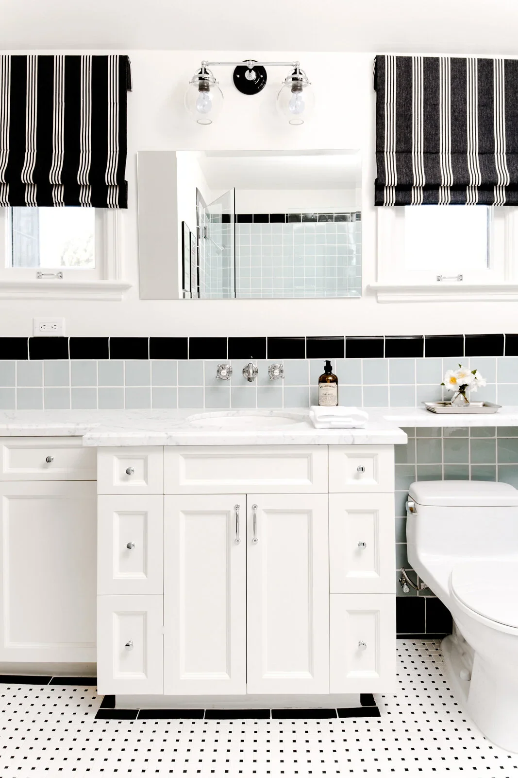 Traditional-Bathroom-Black-Gray-Tile-Vanity-Floor-Perfitt-Richards-interior-Design.webp
