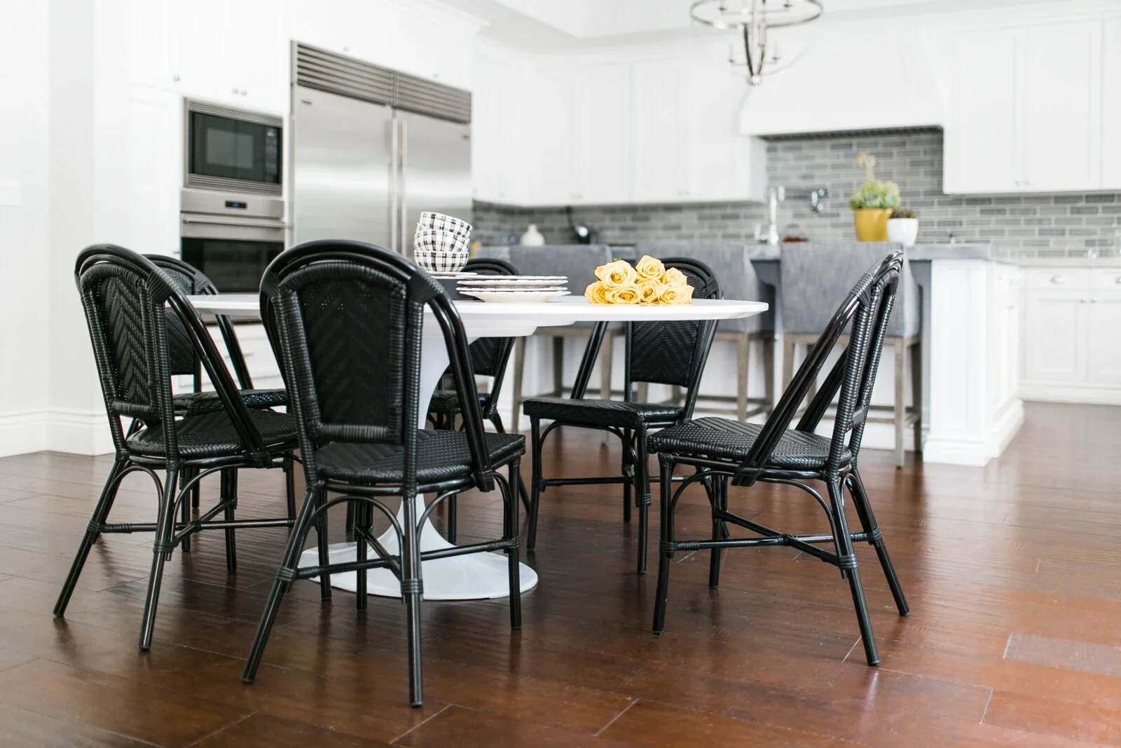French-bistro-Chairs-Dining-Room-Design-Perfitt-Reichards.webp