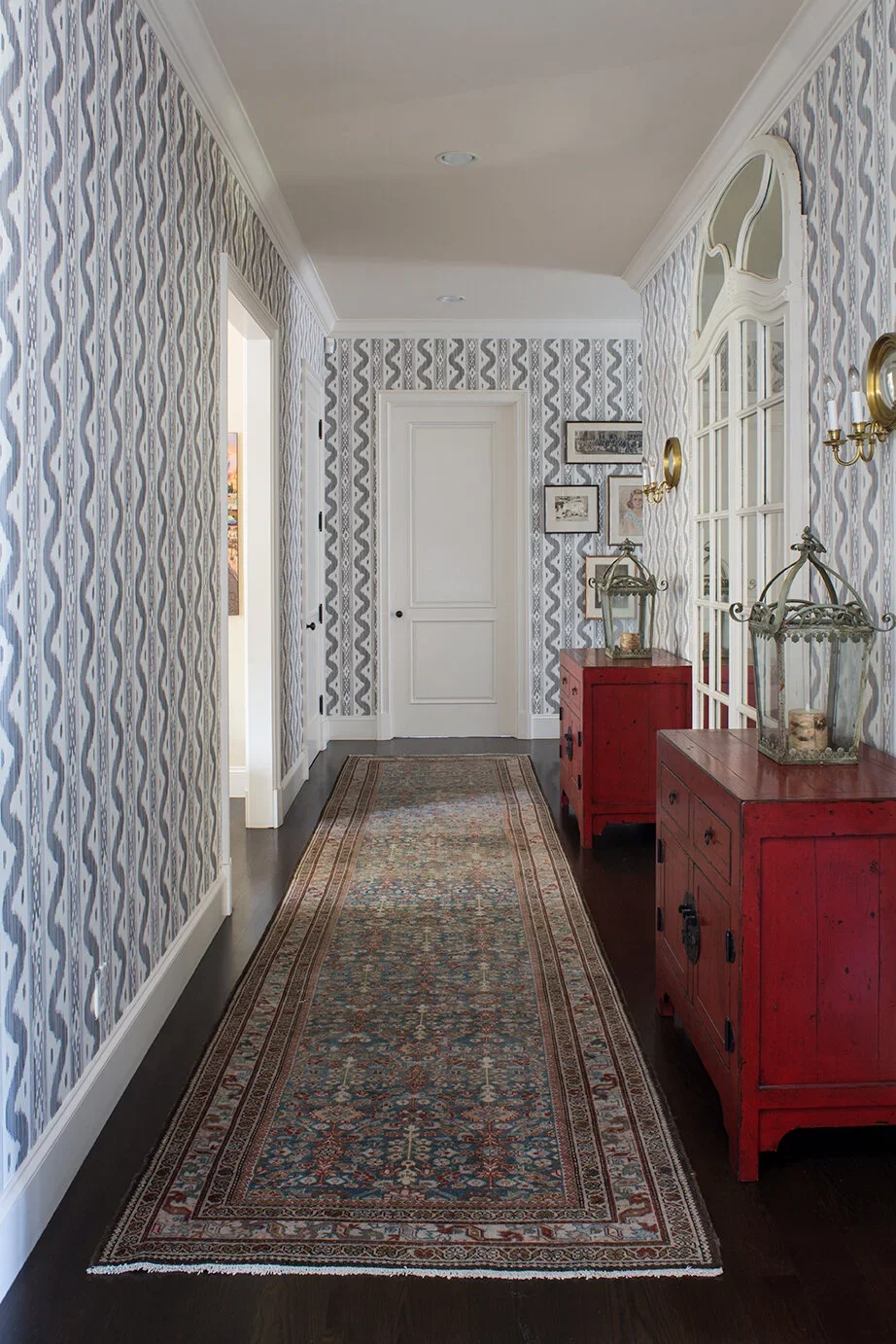 Bold-Black-White-Wallpaper-Ikat-Hallway-Perfitt-Richards-Interior-Design.webp