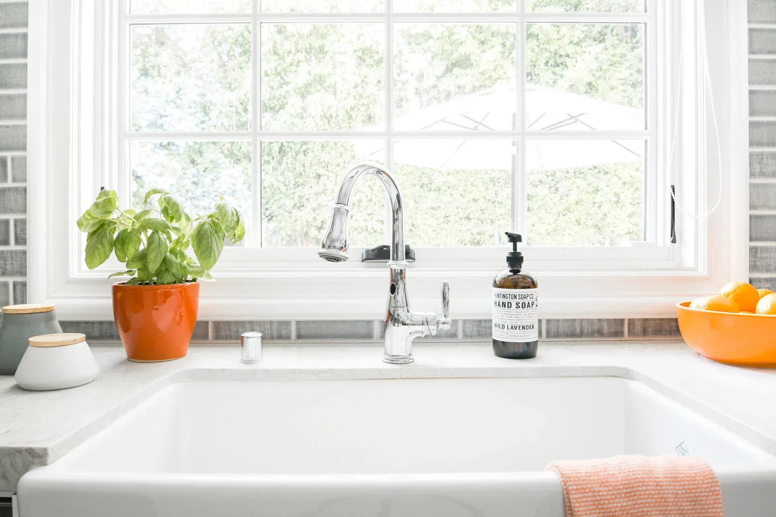 Apron-Farmhouse-White-Sink-Kitchen-Design-Perfitt-Richards.webp