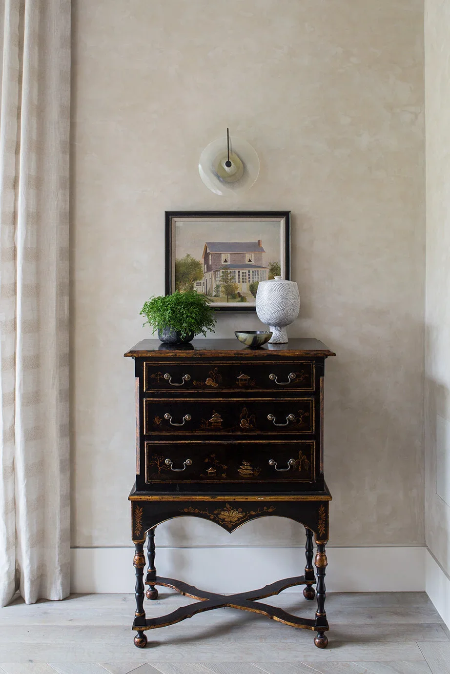 Library-Cabinet-Anique-Vignette-Perfitt-Richards-Interior-Design.webp