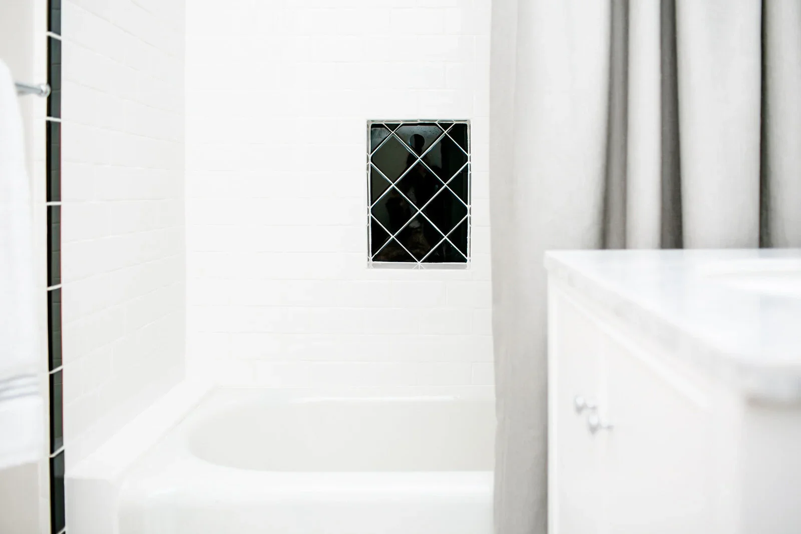 Black-Tile-Shower-Niche-Perfitt-Richards-Interior-Design.webp