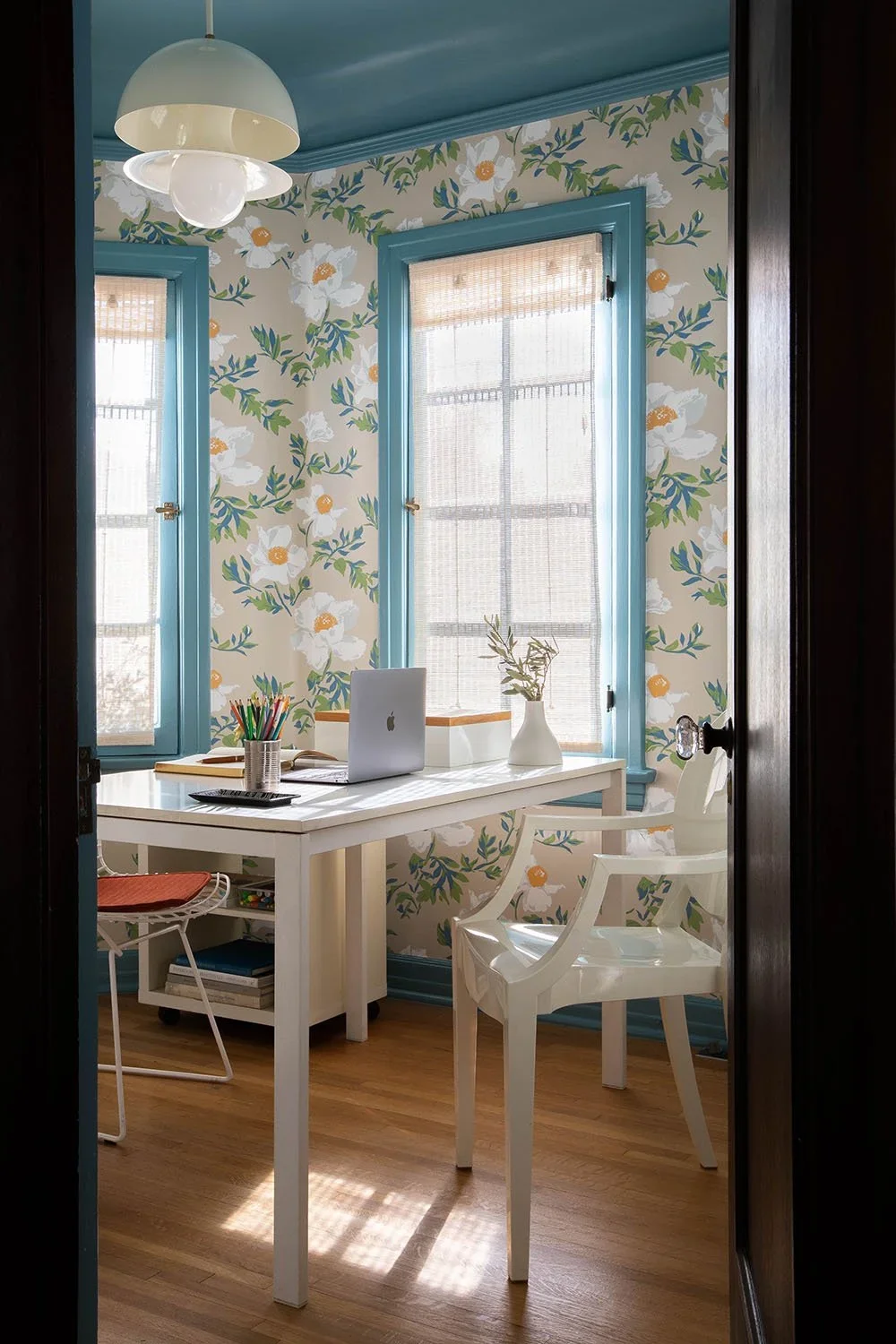 08-Sunny-Home-Office-by-Perfitt-Richards-Interior-Design.webp