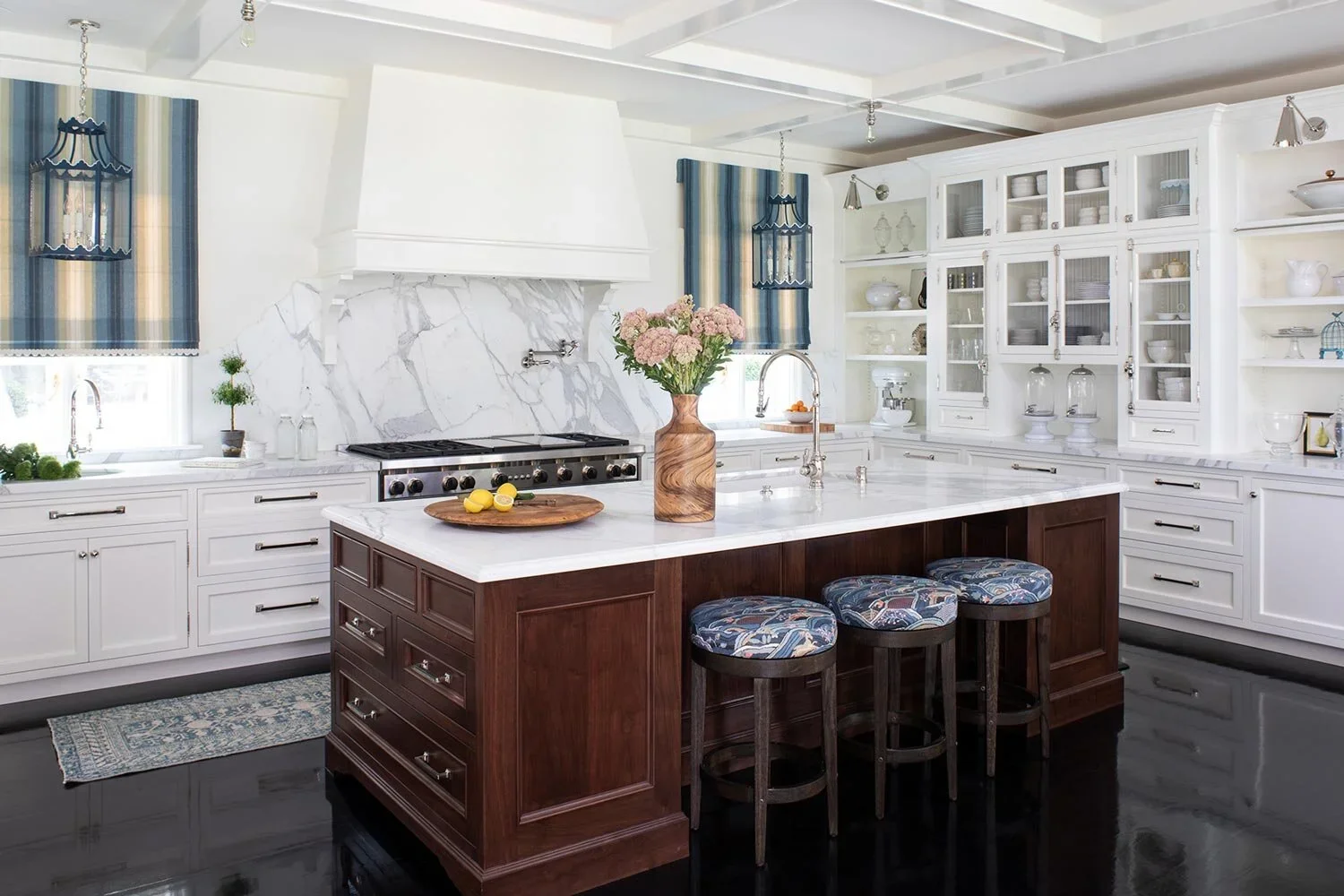 Traditional-White-Kitchen-Perfitt-Richards-Design.webp