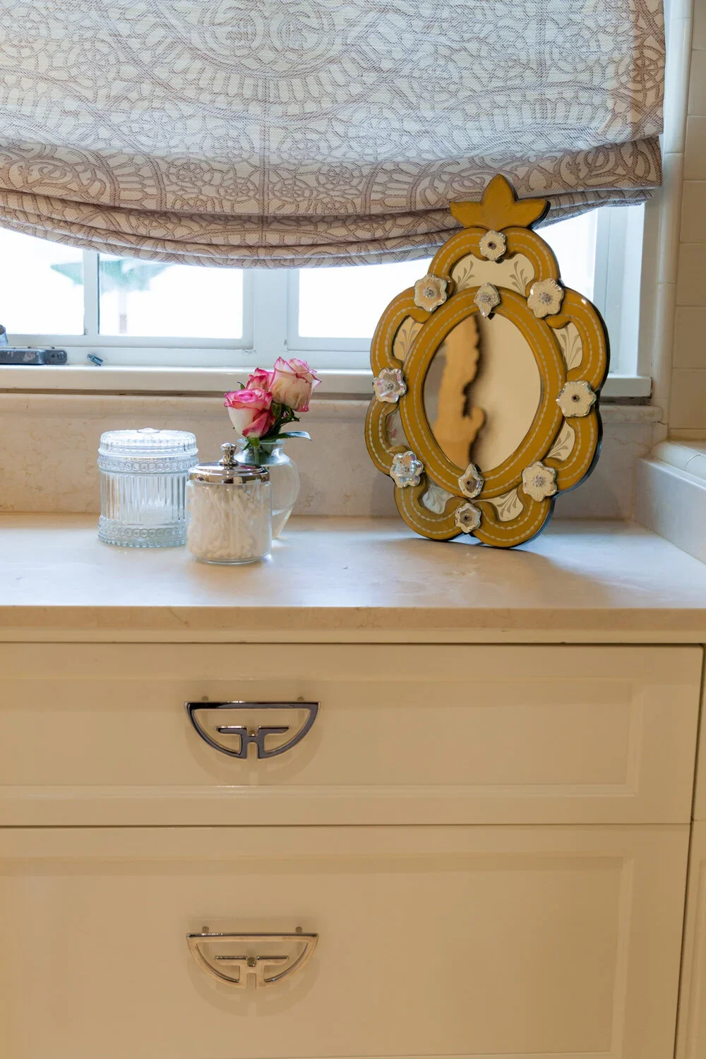 Traditional-Bathroom-Curtains-Built-in-Cabinets-Perfitt-Richards-Interior-Design.webp