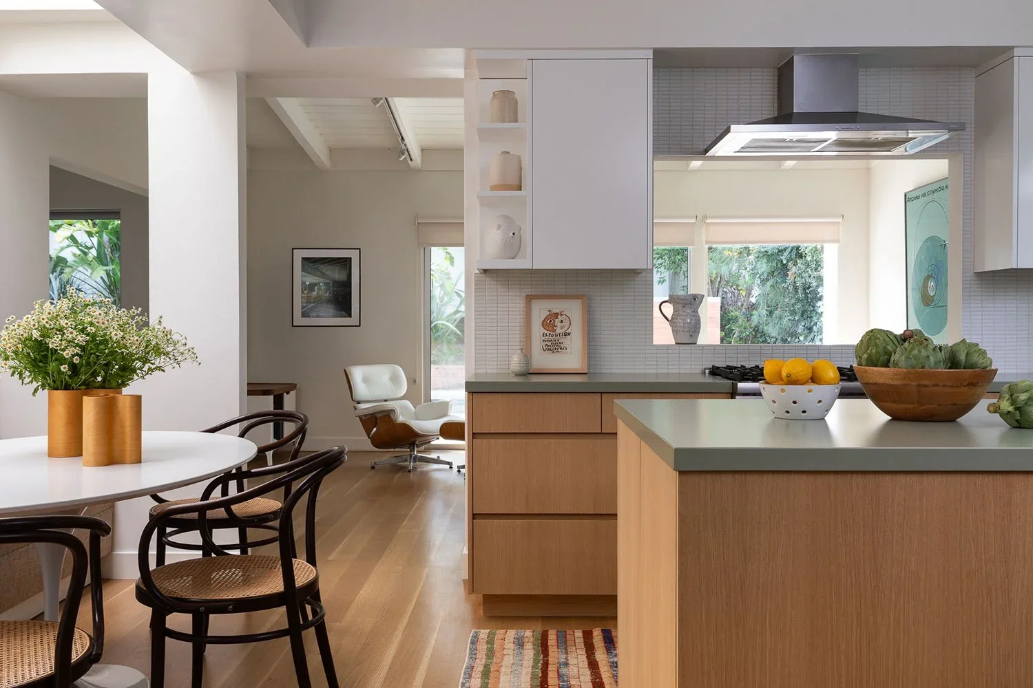 01-mid-century-modern-kitchen-perfitt-richards-interior-design.webp