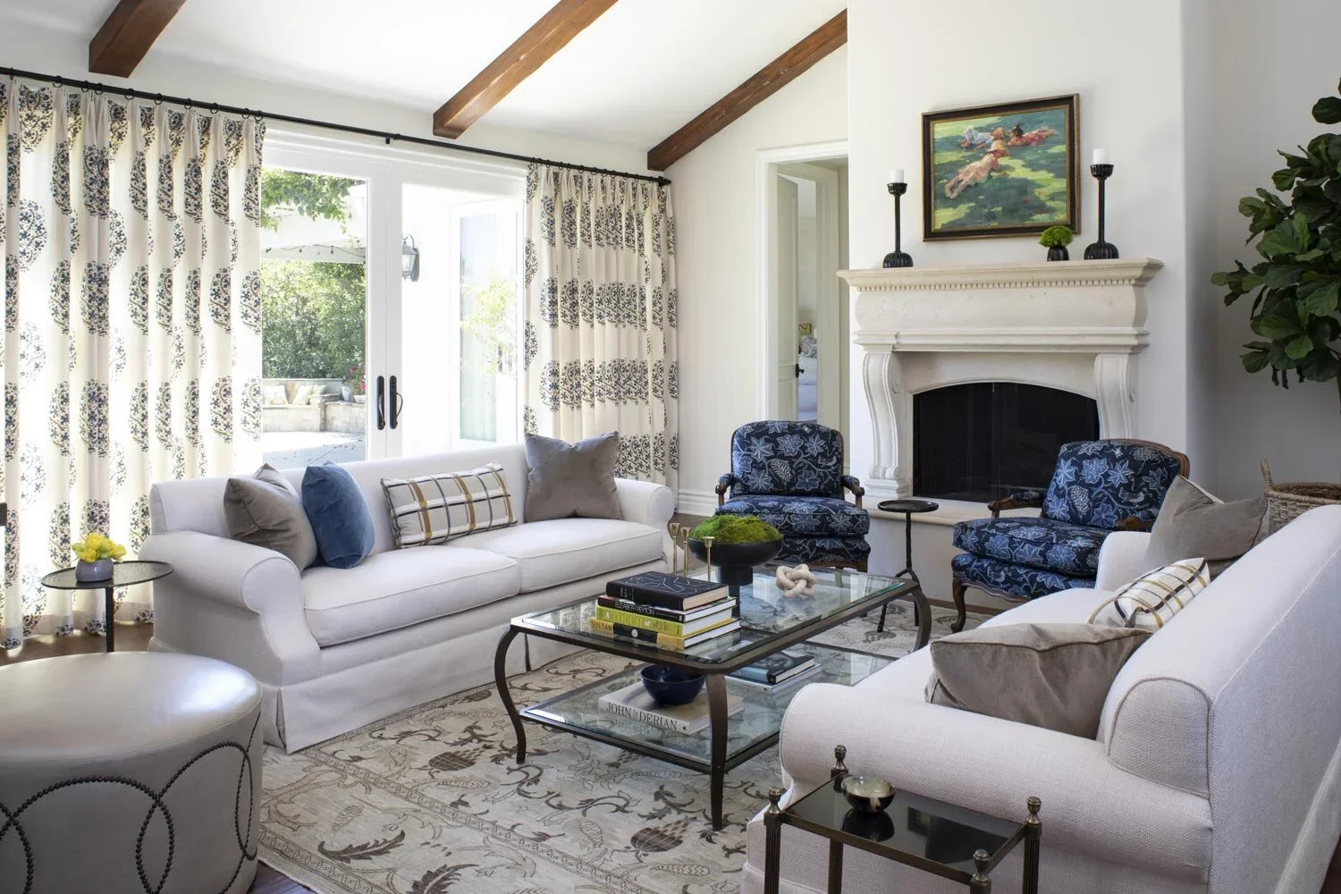 Traditional-Living-Room-Fireplace-Perfitt-Richards-Design.webp
