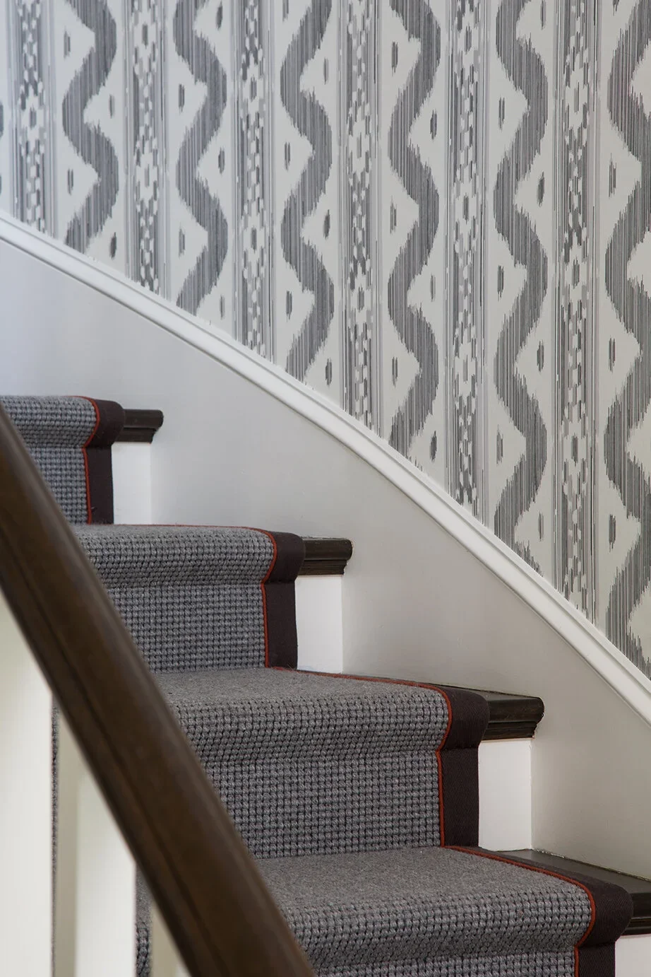 Staircase-detail-fabric-runner-Perfitt-Richards-Interior-Design.webp