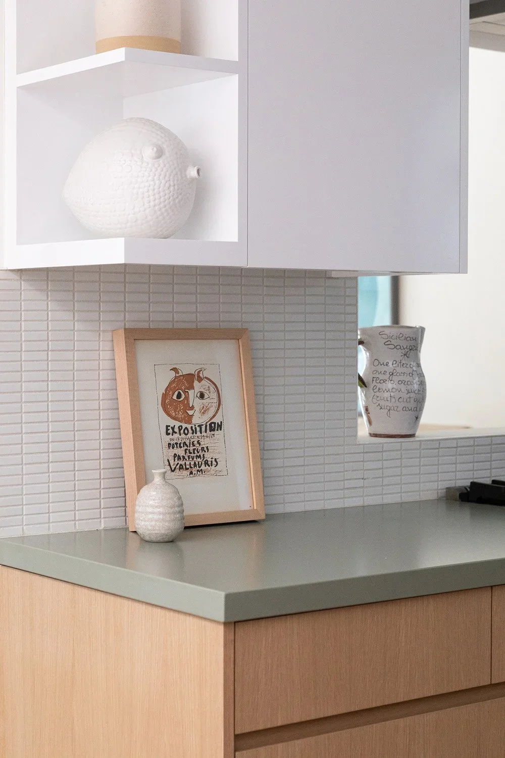 08-kitchen-counter-and-backsplash-perfitt-richards-interior-design.webp