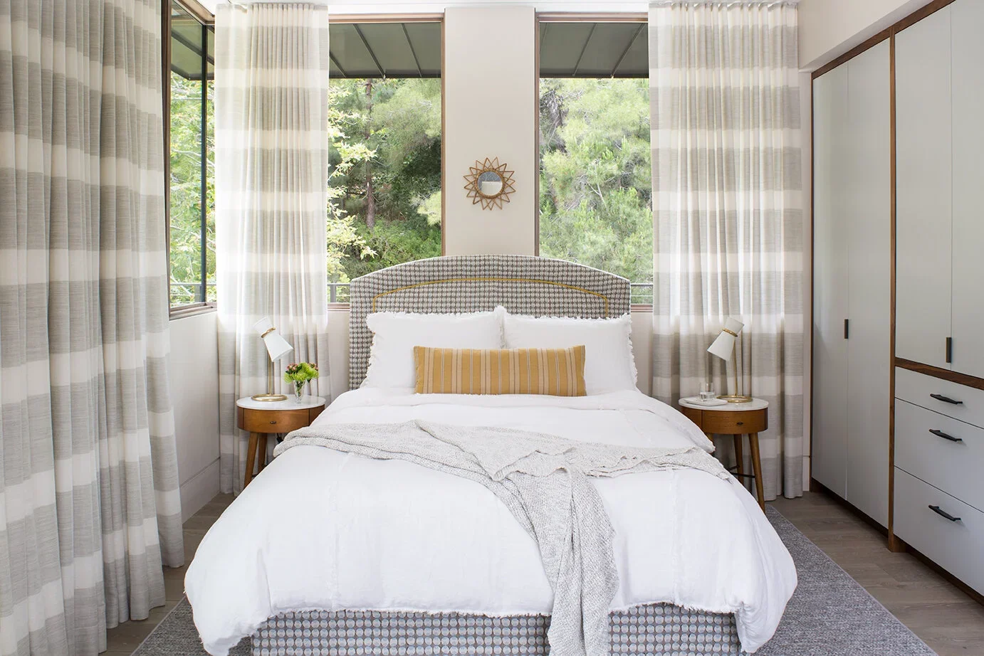 Contemporary-Guest-Bedroom-Yellow-Black-White-Palette-Perfitt-Richards-Interior-Design.webp