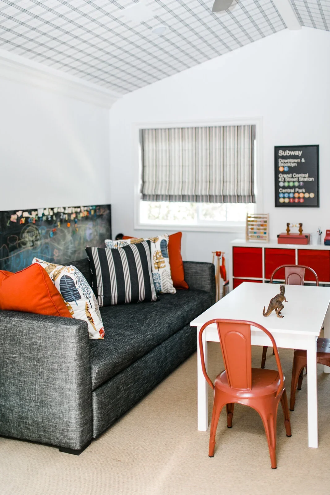 Wallpaper-Ceiling-Playroom-Perfitt-Richards.webp