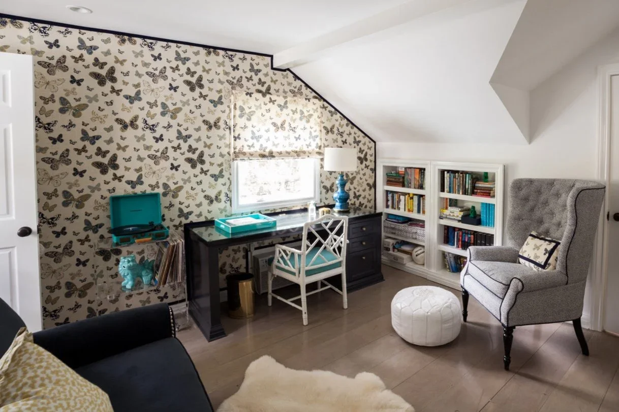 Traditional-Butterfly-Wallpaper-Desk-Built-in-Shelves-Sitting-Area-Perfitt-Richards-Interior-Design.webp