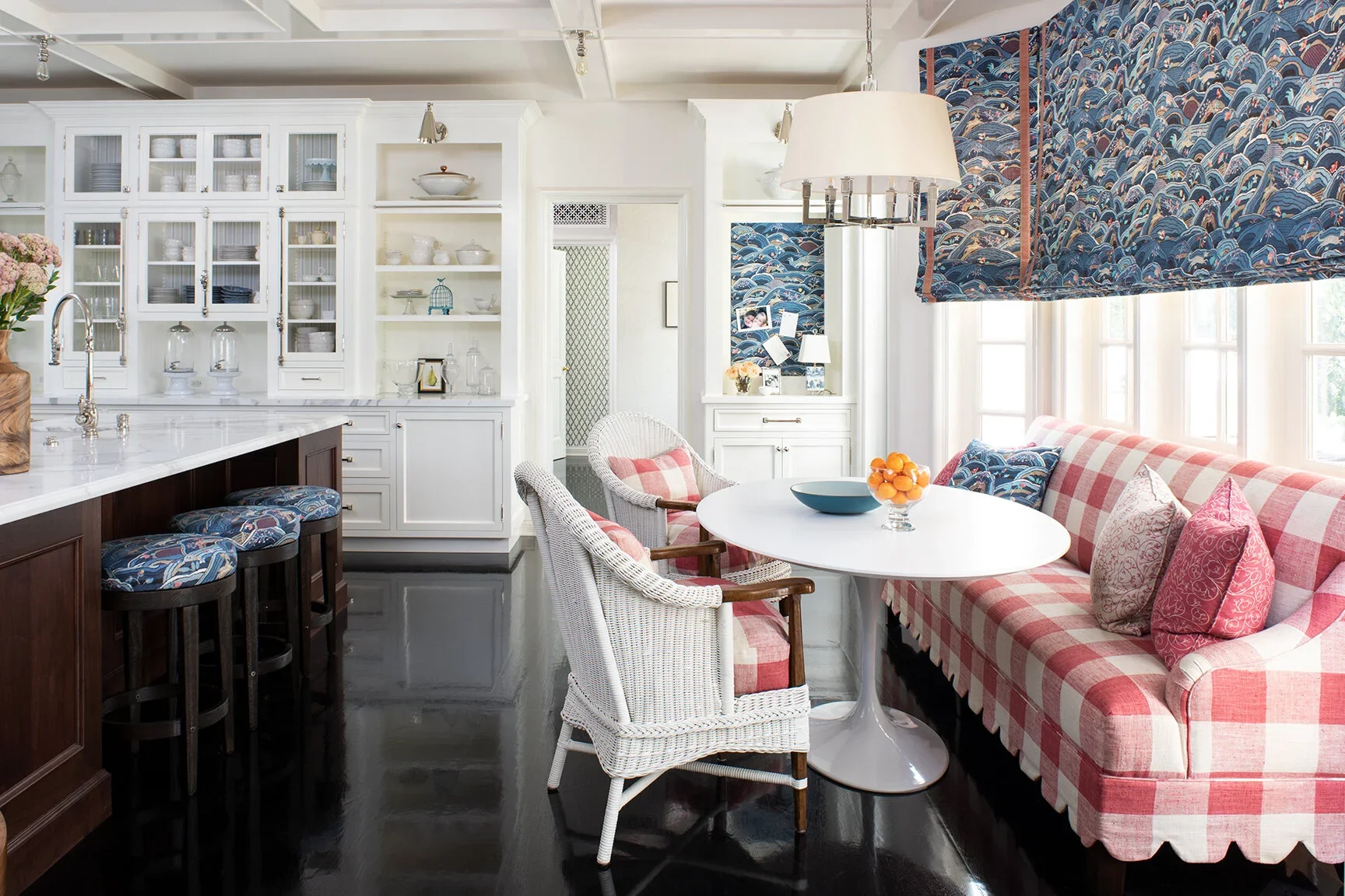 PerfittRichards_StoneCanyon_MeghanBobPhoto_KitchenTable_WEB.webp