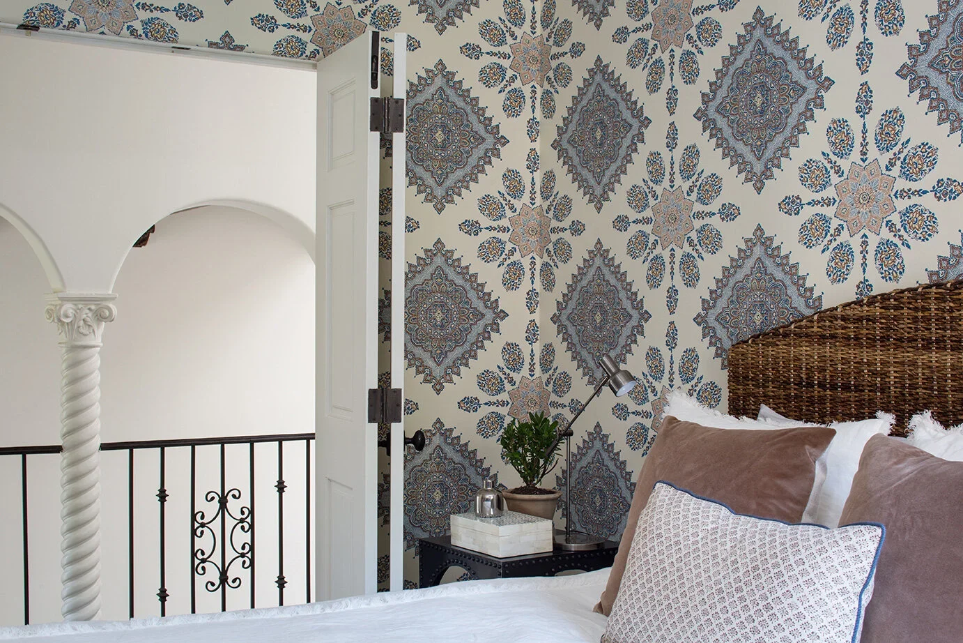 Guest-Bedroom-Ecletic-Wallpaper-Wicker-Headboard-Perfitt-Richards.webp