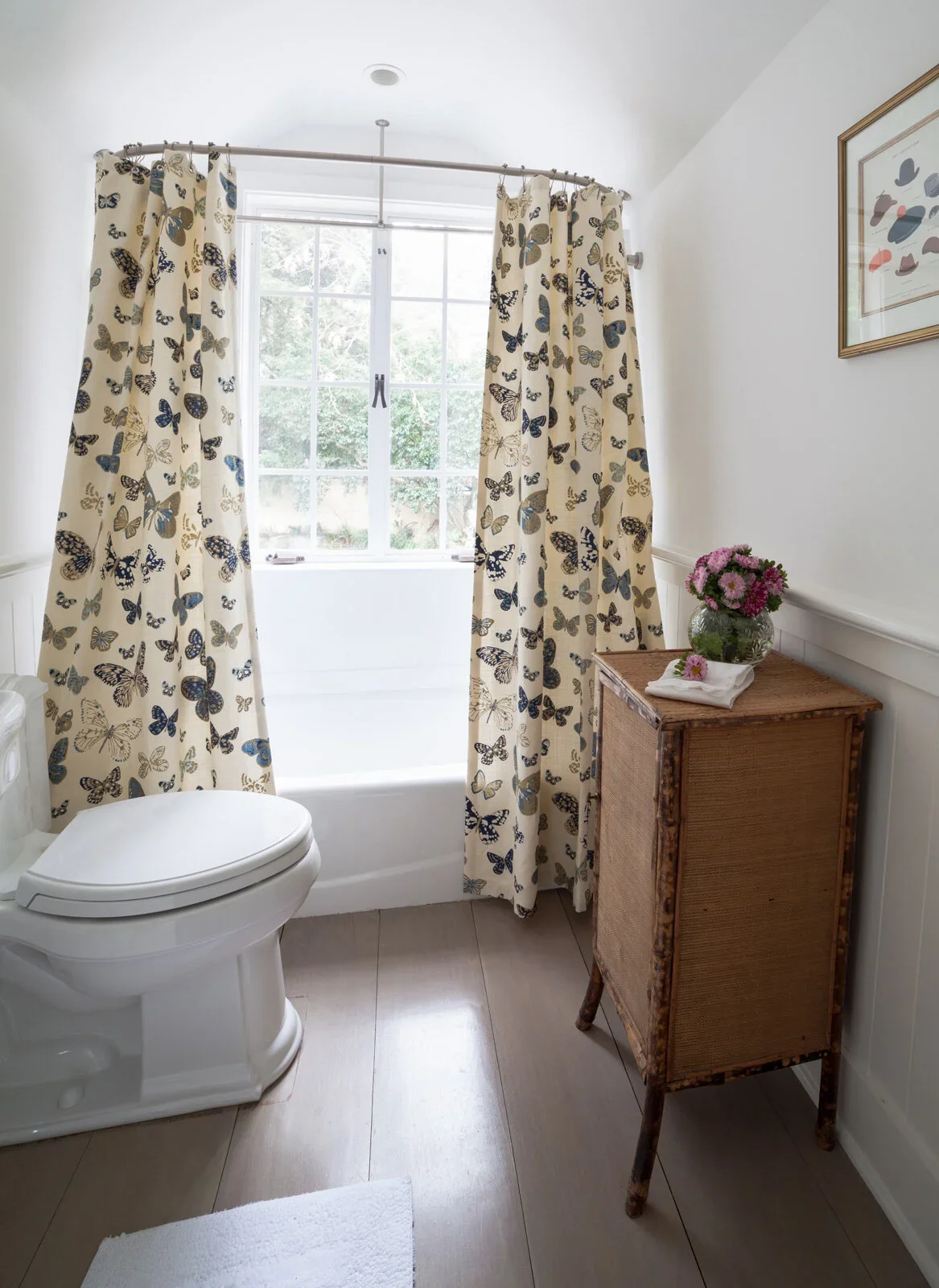 Traditional-Bathroom-Butterflies-Shower-Curtain-Bathtub-Perfitt-Richards-Interior-Design.webp