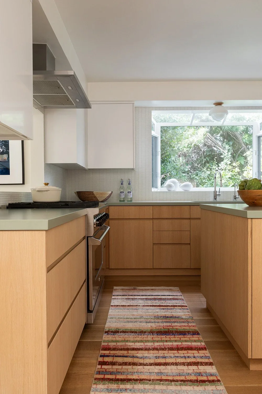 07-Updated-mid-century-modern-kitchen-perfitt-richards-interior-design.webp