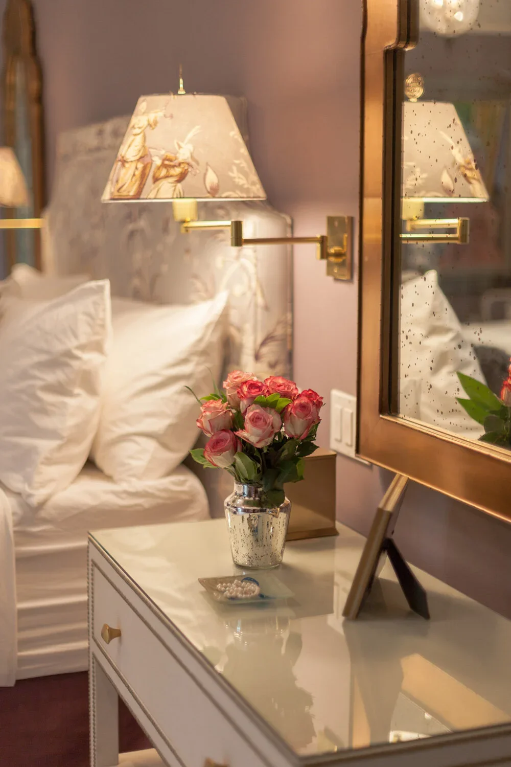 Traditional-Night-Stand-Lamp-Bedroom-Interior-Design-Perfitt-Richards.webp