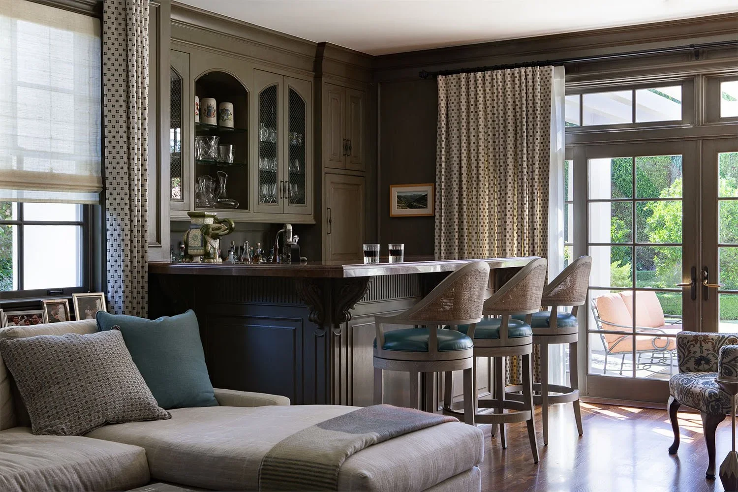 18-home-bar-perfitt-richards-interior-design.webp