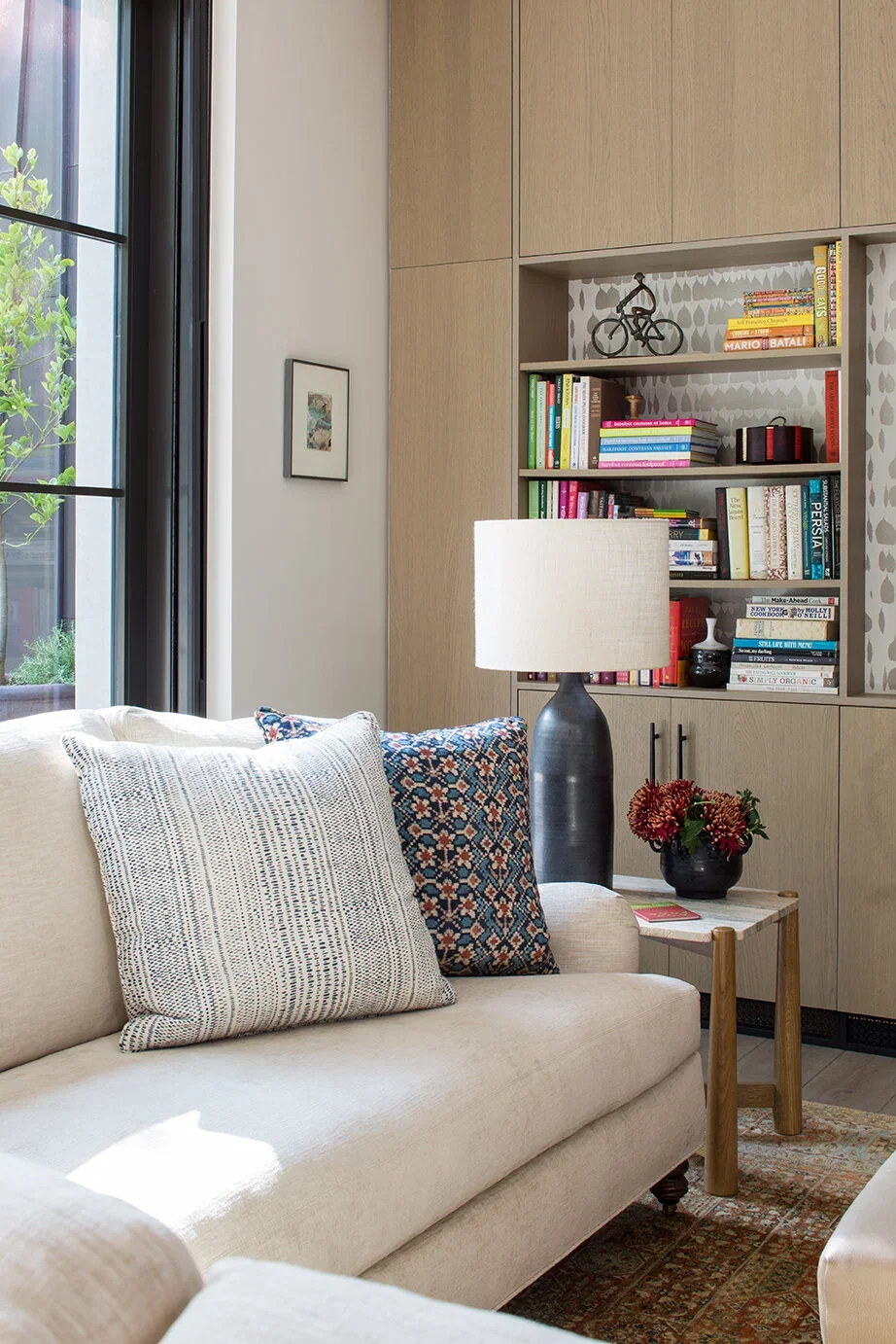Built-in-Cabinets-Contemporary-Family-Room-Perfitt-Richards.webp