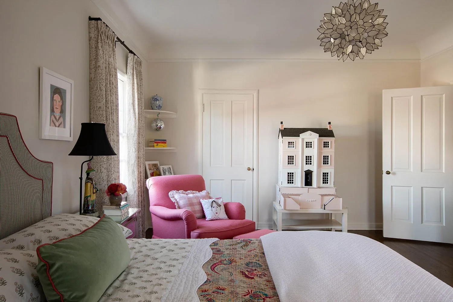 03-young-girls-room-perfitt-richards-interior-design.webp