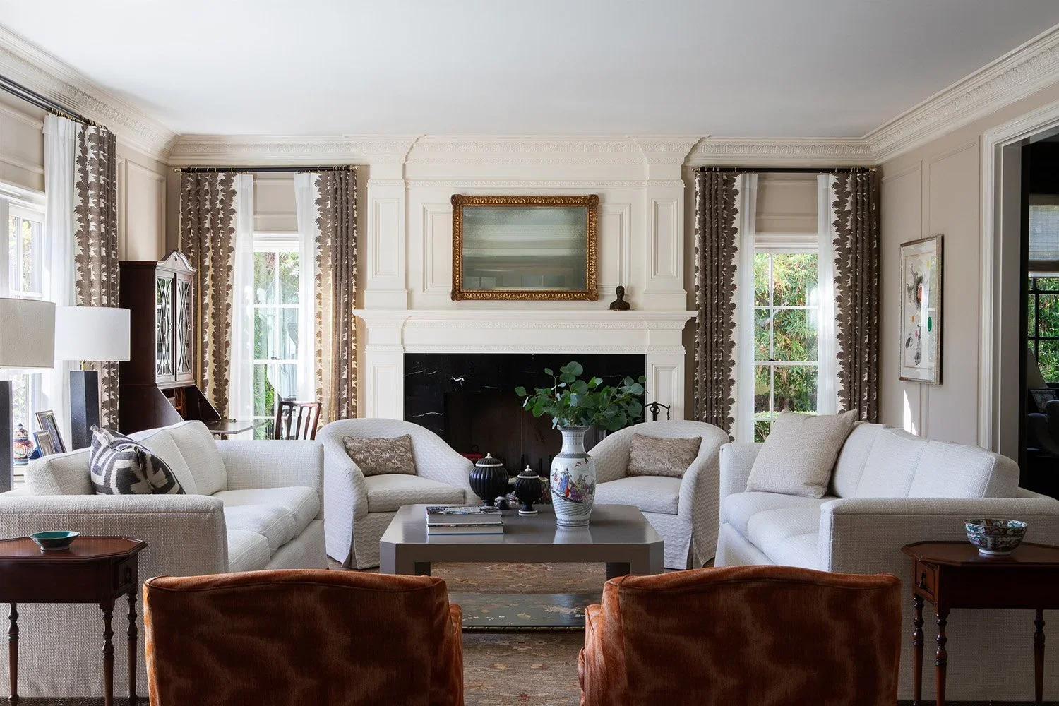 03-traditional-living-room-perfitt-richards-interior-design.webp