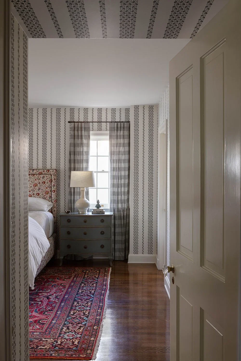 03-primary-bedroom-entrance-perfitt-richards-interior-design.webp
