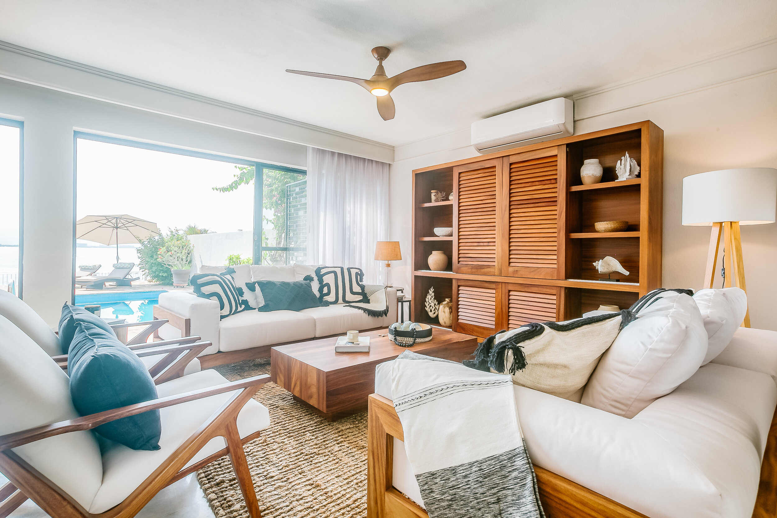 LA CRUZ BEACH HOUSE