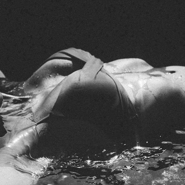 -
-
I lay my body down
To listen to the sound
I let my heart peek out
To listen to the sound
-
RY X - Hounds