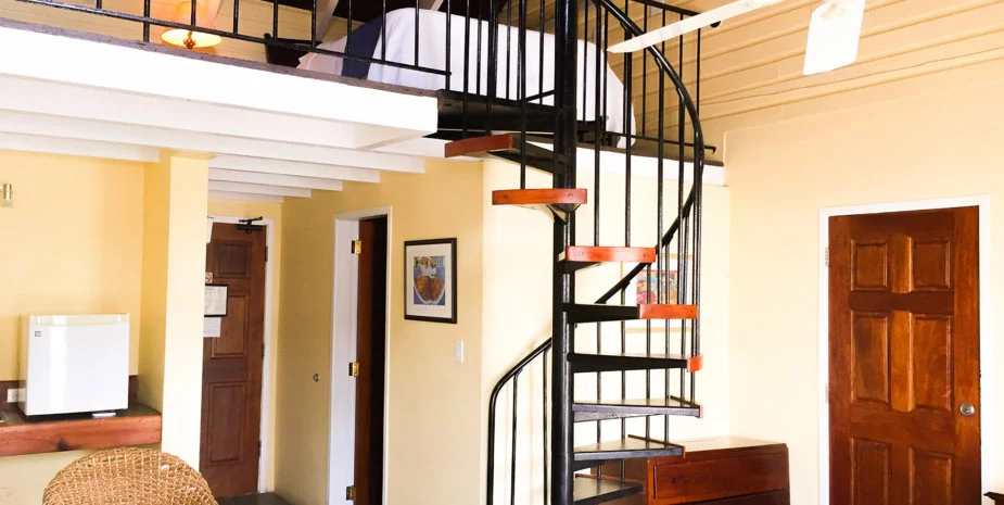 Rooms_0002_Superior-Suite-925x465.jpg