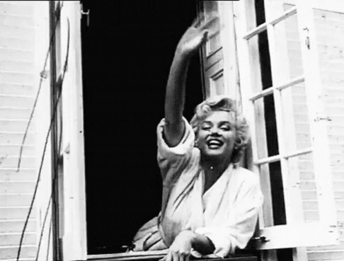 marilyn-monroe-waving.gif