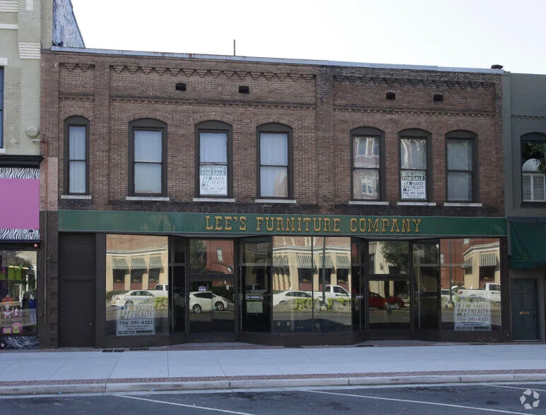 lee's.jpg