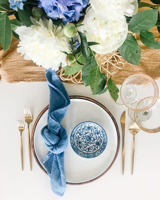 We love the Blu Antico Bread &amp; Butter plates 💙 Perfect pop of color!