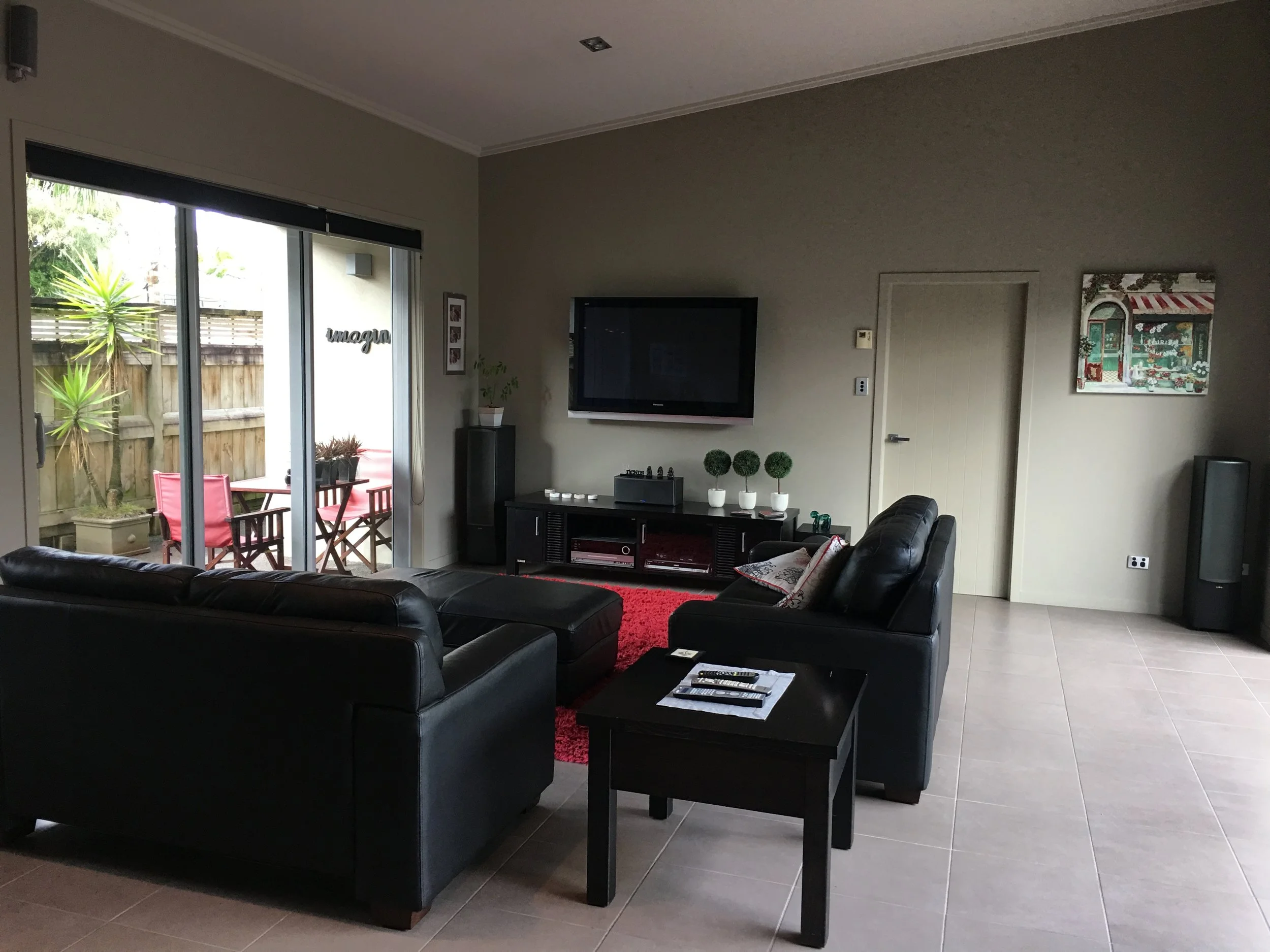 Kitchen/lounge/dining and 2nd outdoor area