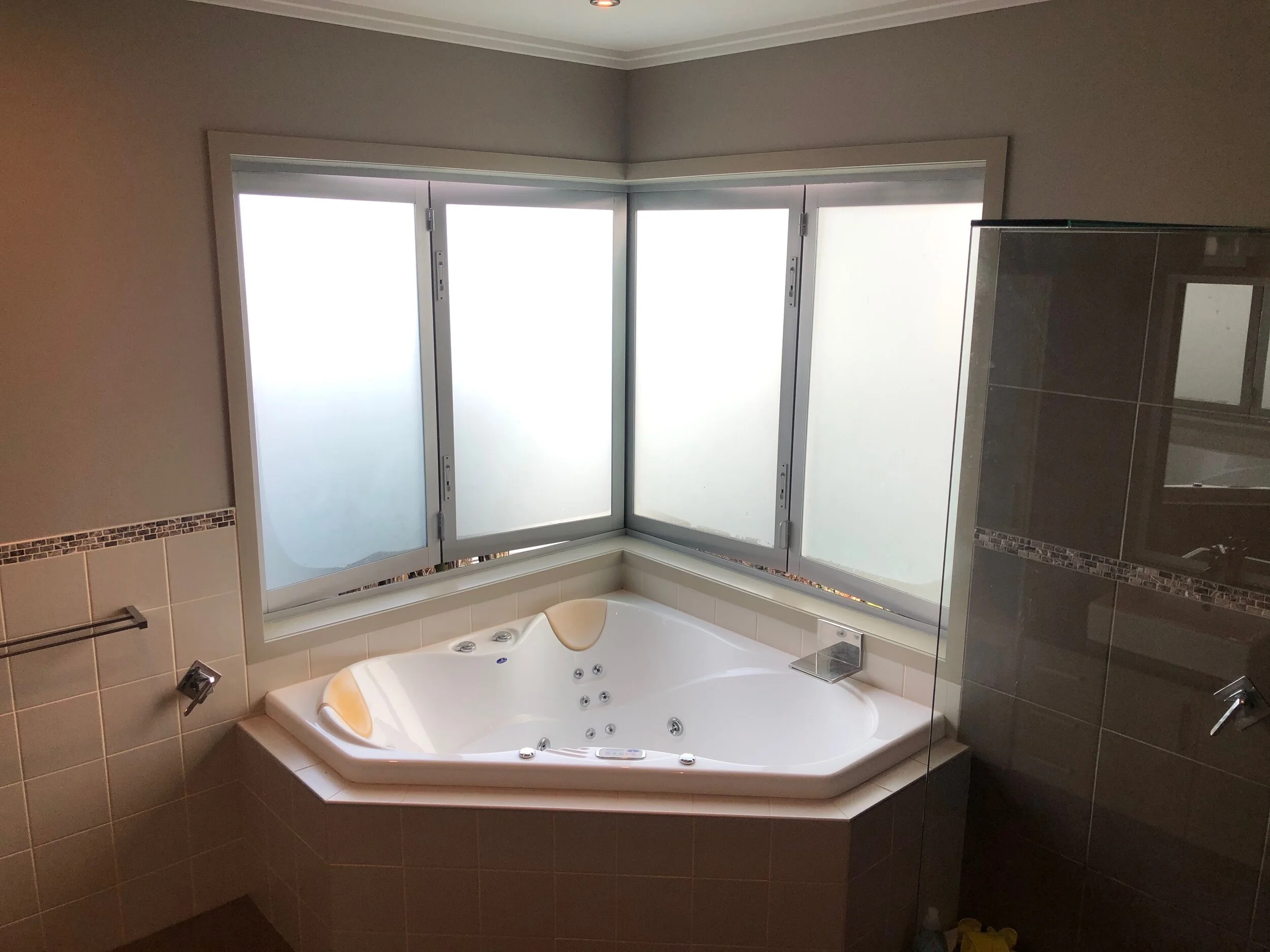 Spa bath in master ensuite bathroom
