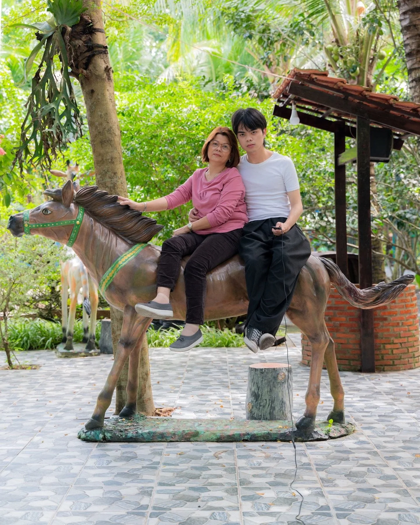 ✨ We&rsquo;re excited to celebrate Bachelor of Arts (Photography) graduate Minh An Pham, winner of the Ballarat International Foto Biennale GradFoto 2025 prize for his series &lsquo;Rồi một ng&agrave;y con sẽ mất &ndash; Someday I will lose you.&rsqu