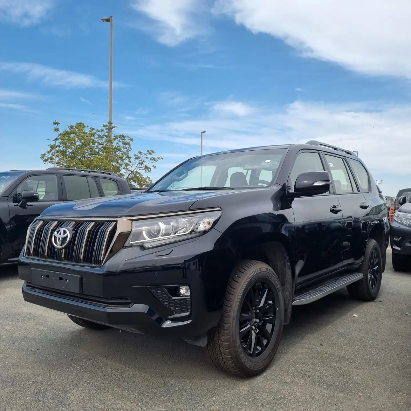 Toyota Prado 2.8ltr Diesel Black Edition 
Brand new 2022 Model
Options
- 5 seater
- push start
- 19 inch alloy wheels
- digital speedometer 
- front power seats
- Heated steering wheel / heated windshield 
- Euro spec
- power seats
.
#Toyota #Toyotap