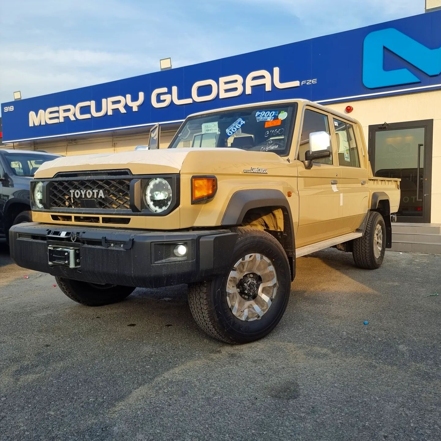 2024 Land Cruiser pickup 2.8ltr diesel Automatic transmission double cabin Full option.
.
Options
- Turbo diesel engine 
- Differential Lock 
- 16 inch Alloy wheels
- Electric front winch
- LED head Lights
- front screen with reverse camera
- power w