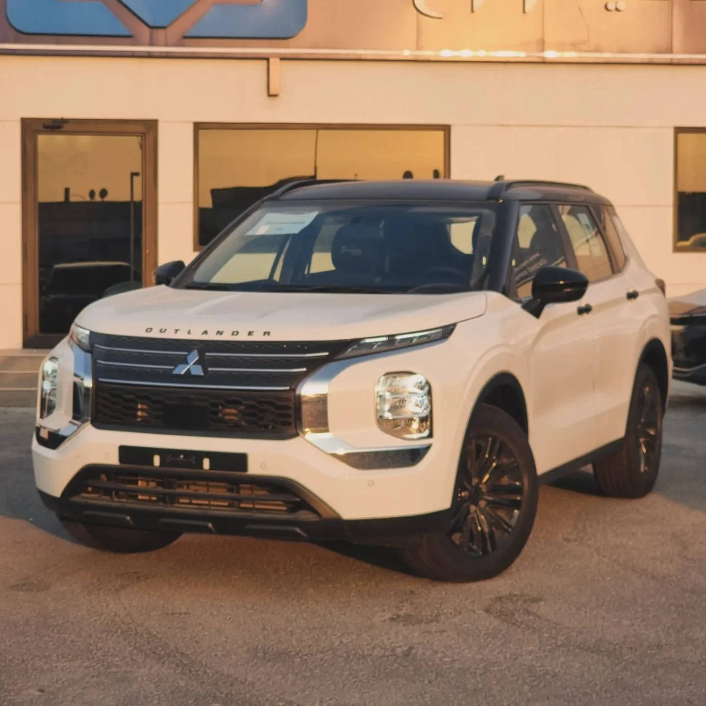 2024 Mitsubishi Outlander Prime Edition 
2.5ltr 4 cylinder petrol engine 4x2
Color: Dual tone white with black roof
.
Options
- leather seats 
- front and rear parking sensors 
- reverse camera 
- 18 inch alloy wheels
- drive mode select 
- auto AC c