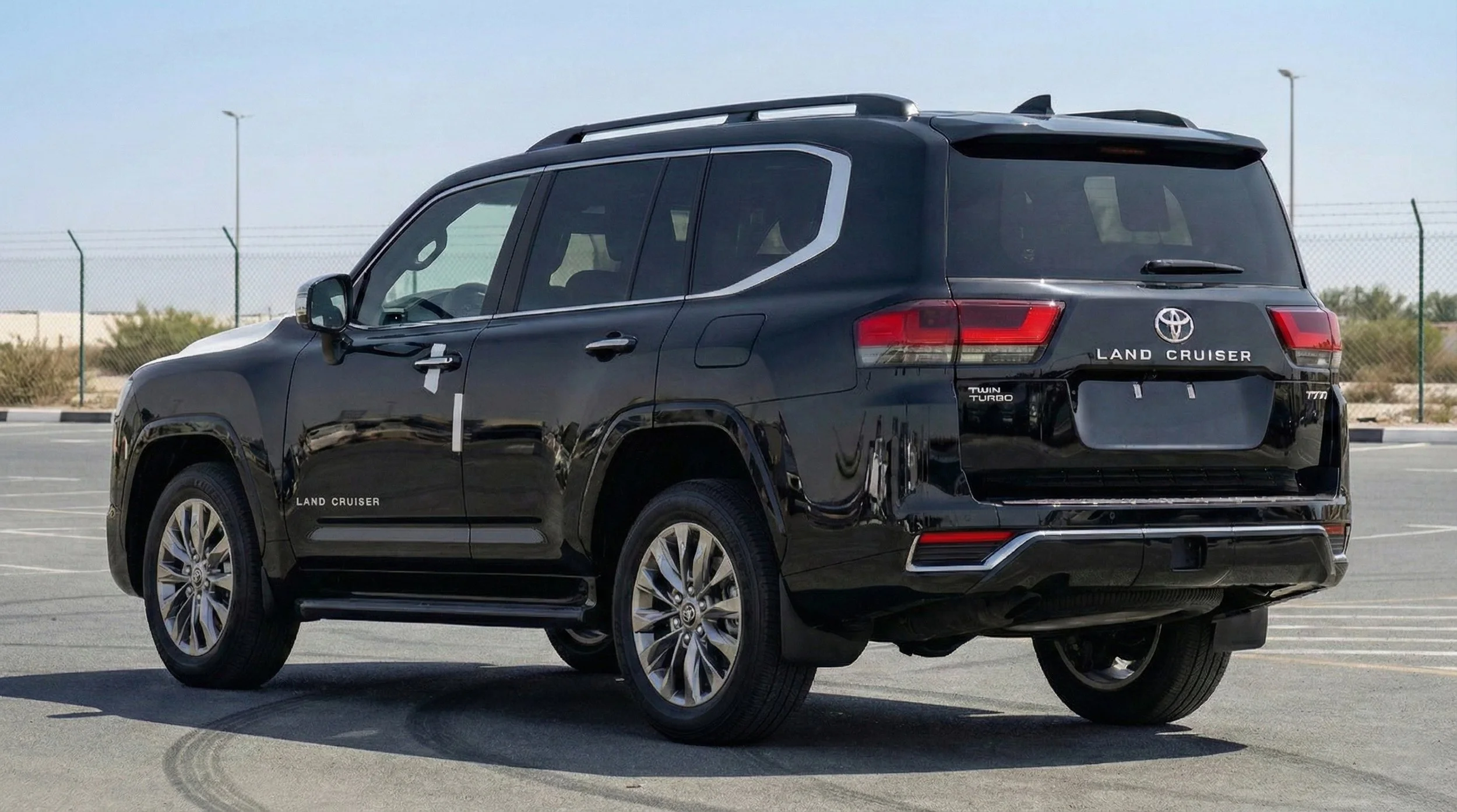 LC300 2026 VXR 3.5 02.jpg