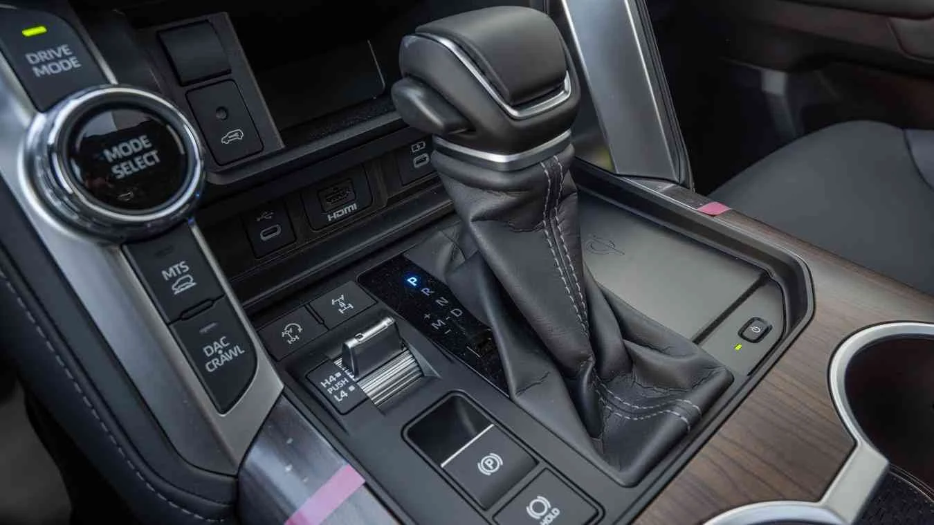 LC300 2026 GXR 3.5 07.jpg