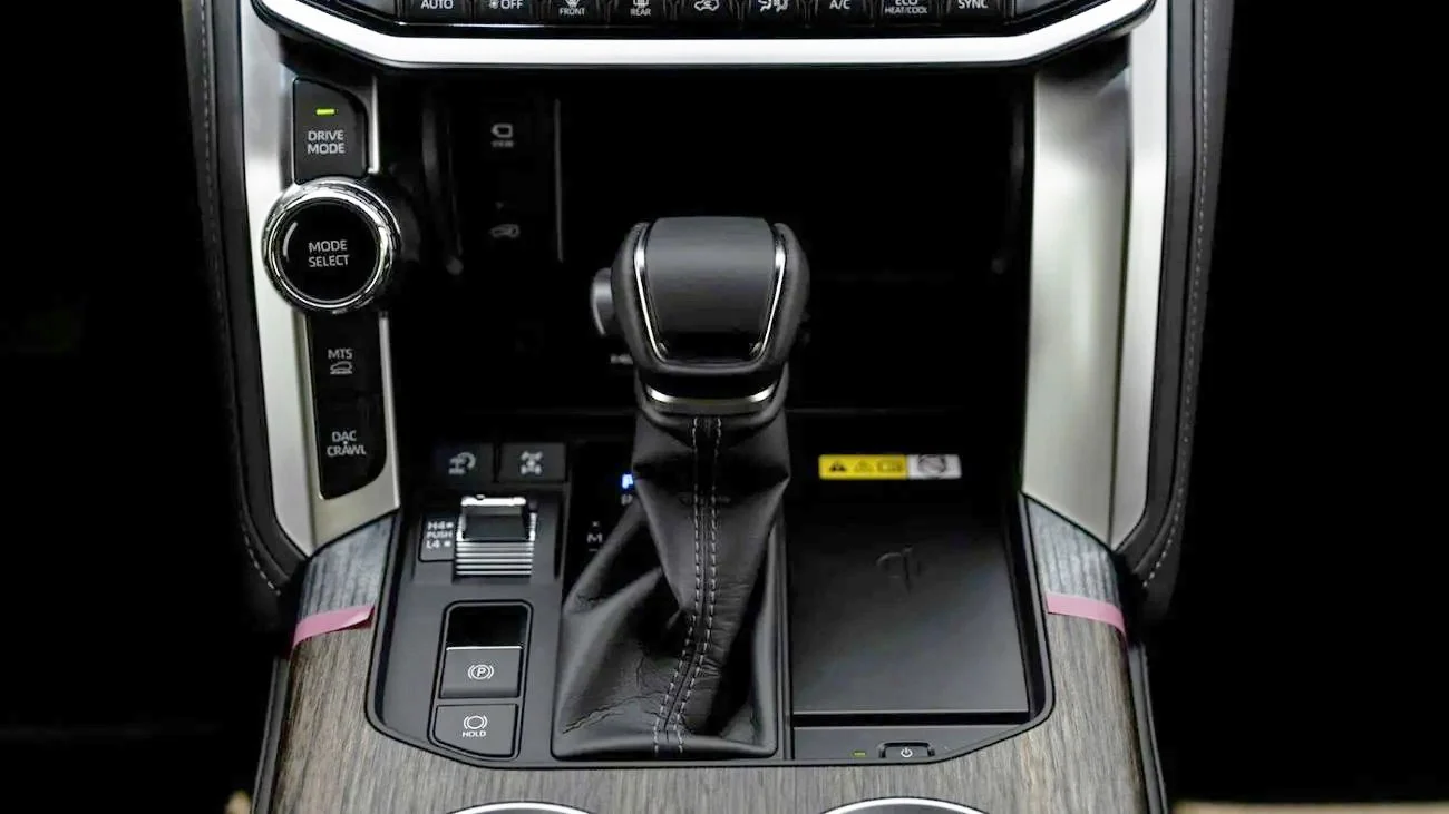 LC300 2026 VXR 3.3 DSL 08.jpg