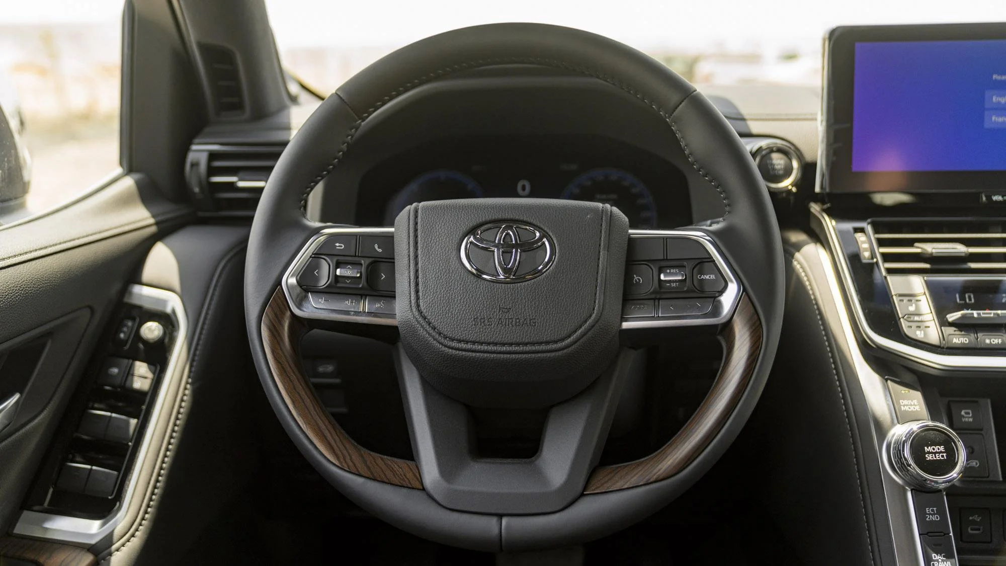 LC300 2025 VX 3.3 DSL 07.jpeg